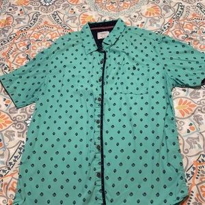 Level ten button up T-shirt (L)